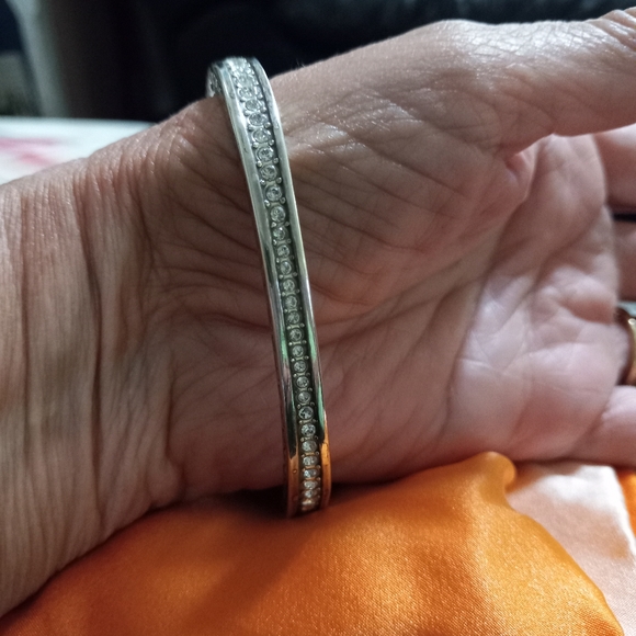 BRIGHTON CRYSTAL DIAMOND OVAL BANGLE BRACELET SILVER PLATED DECORATIVE SWIRLS - Picture 5 of 10